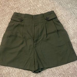 Banana Republic 5” linen shorts